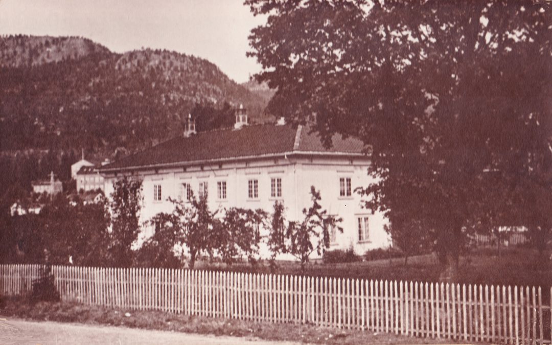 Litt historie om ULVERUD GÅRD I SOLBERGELVA og folkene som bodde der.